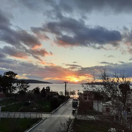 Gikas Triple Sea View B6 Апартаменты *